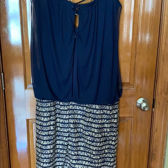Chelsea suite dress. **FREE SHIPPING** - Picture 1 of 6